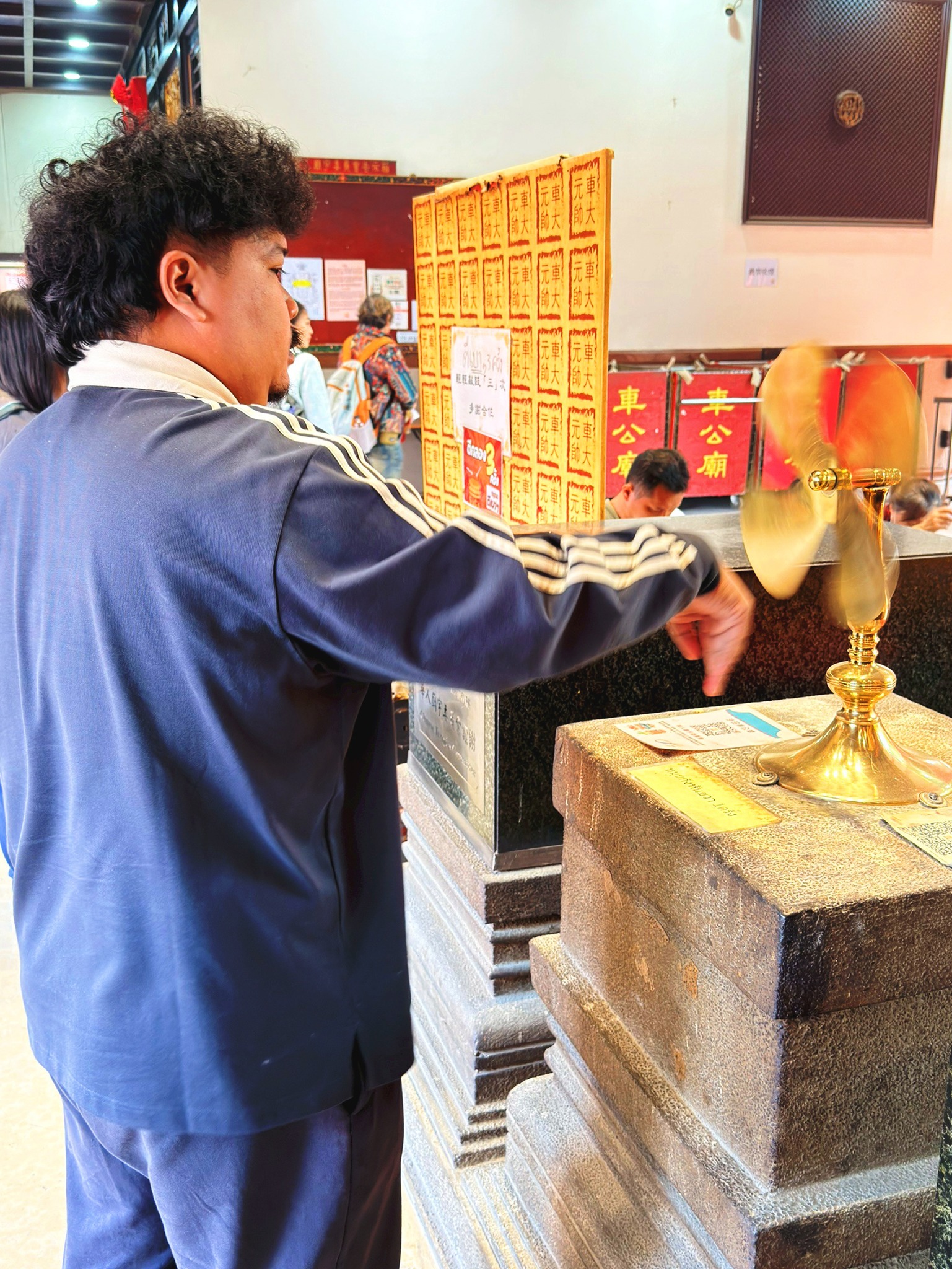 AD-HKG003-HB : ยืมเงินเจ้าแม่กวนอิมวันเปิดท้องพระคลัง ไหว้พระ 8 วัด | 4 วัน 2 คืน