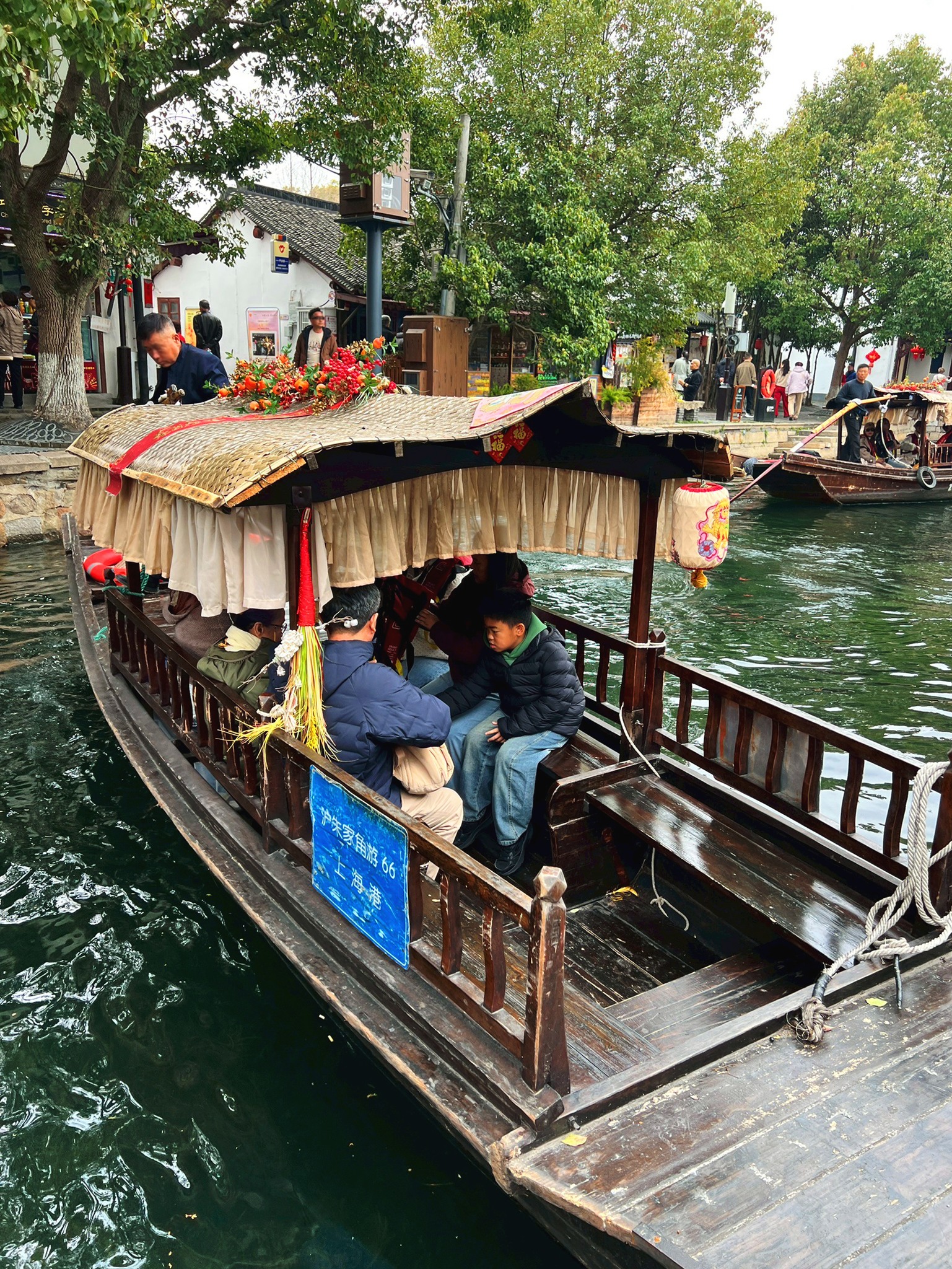 AD-PVG003-004-9C : เซี่ยงไฮ้ ล่องเรือชมเมืองโบราณจูเจียเจี่ยว Free Day / เซี่ยงไฮ้ ดิสนีย์แลนด์ ล่องเรือชมเมืองโบราณจูเจียเจี่ยว | 5 วัน 3 คืน