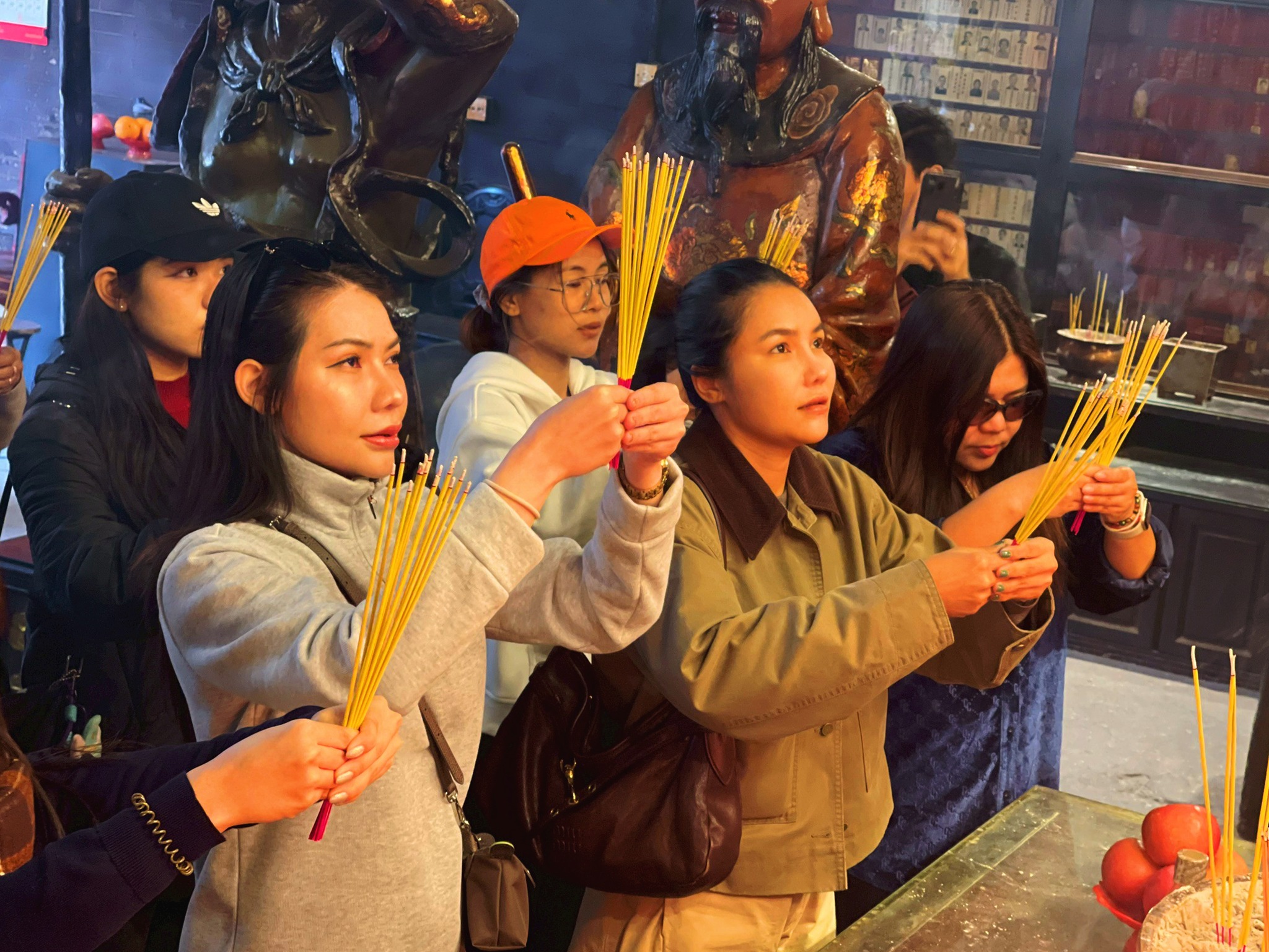 AD-HKG306-HB : ฮ่องกงไหว้พระ 8 วัด ช้อปปิ้งจุใจ | 4 วัน 2 คืน