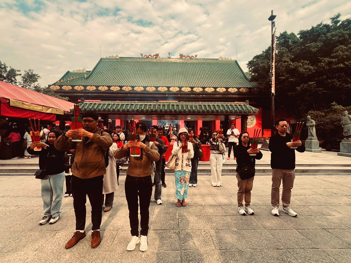 AD-HKG303-305-HB : ฮ่องกง ดิสนีย์แลนด์ ไหว้พระ 9 วัด