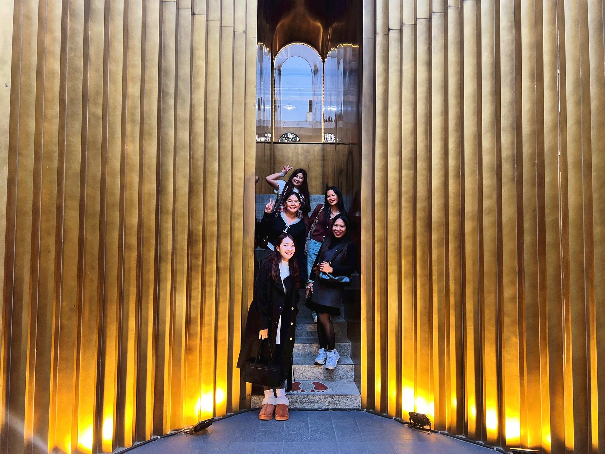 AD-PVG003-004-9C : เซี่ยงไฮ้ ล่องเรือชมเมืองโบราณจูเจียเจี่ยว Free Day / เซี่ยงไฮ้ ดิสนีย์แลนด์ ล่องเรือชมเมืองโบราณจูเจียเจี่ยว | 5 วัน 3 คืน