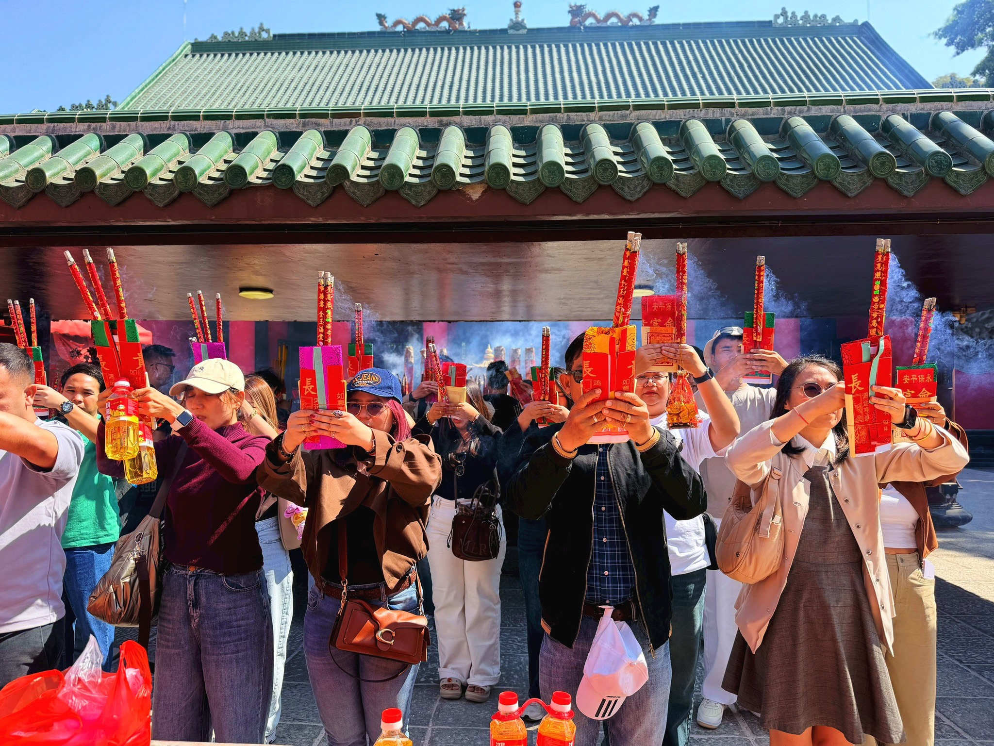 AD-HKG003-HB : ยืมเงินเจ้าแม่กวนอิมวันเปิดท้องพระคลัง ไหว้พระ 8 วัด | 4 วัน 2 คืน