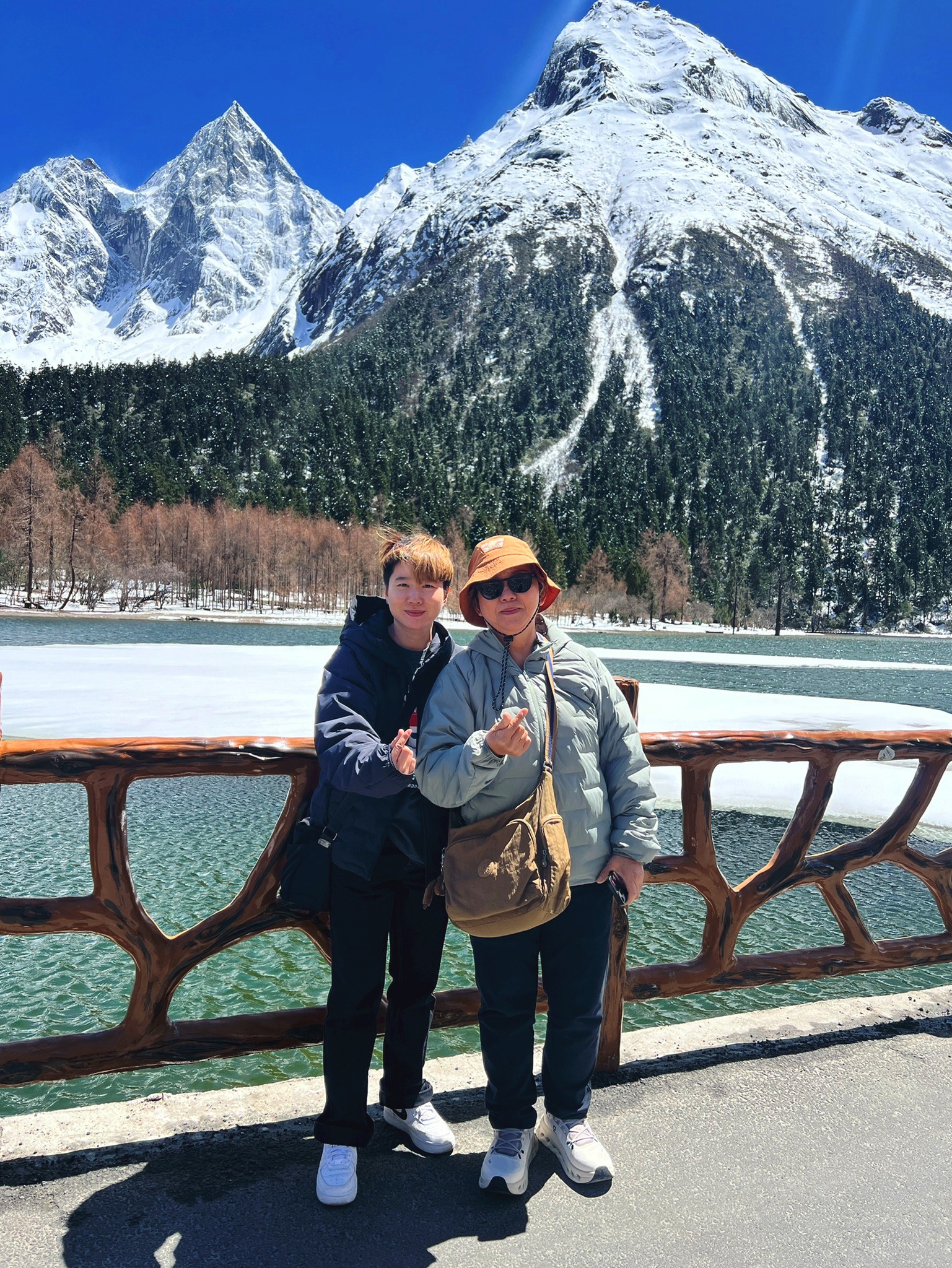 AD-TFU013-9C : เฉินตู ภูเขาสี่ดรุณี อุทยานปี้เผิงโกว | 5 วัน 4 คืน